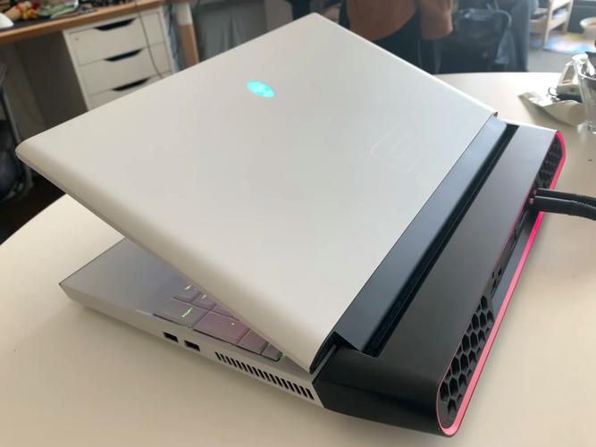 alienware外星人笔记本电脑