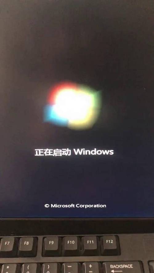 电脑一直卡在正在启动windows