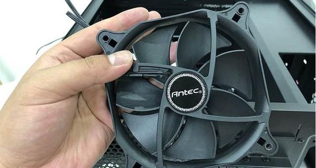 电脑启动风扇转一下就停一直重复