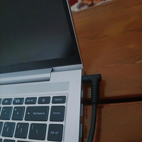 笔记本电脑电源灯不亮开不了机