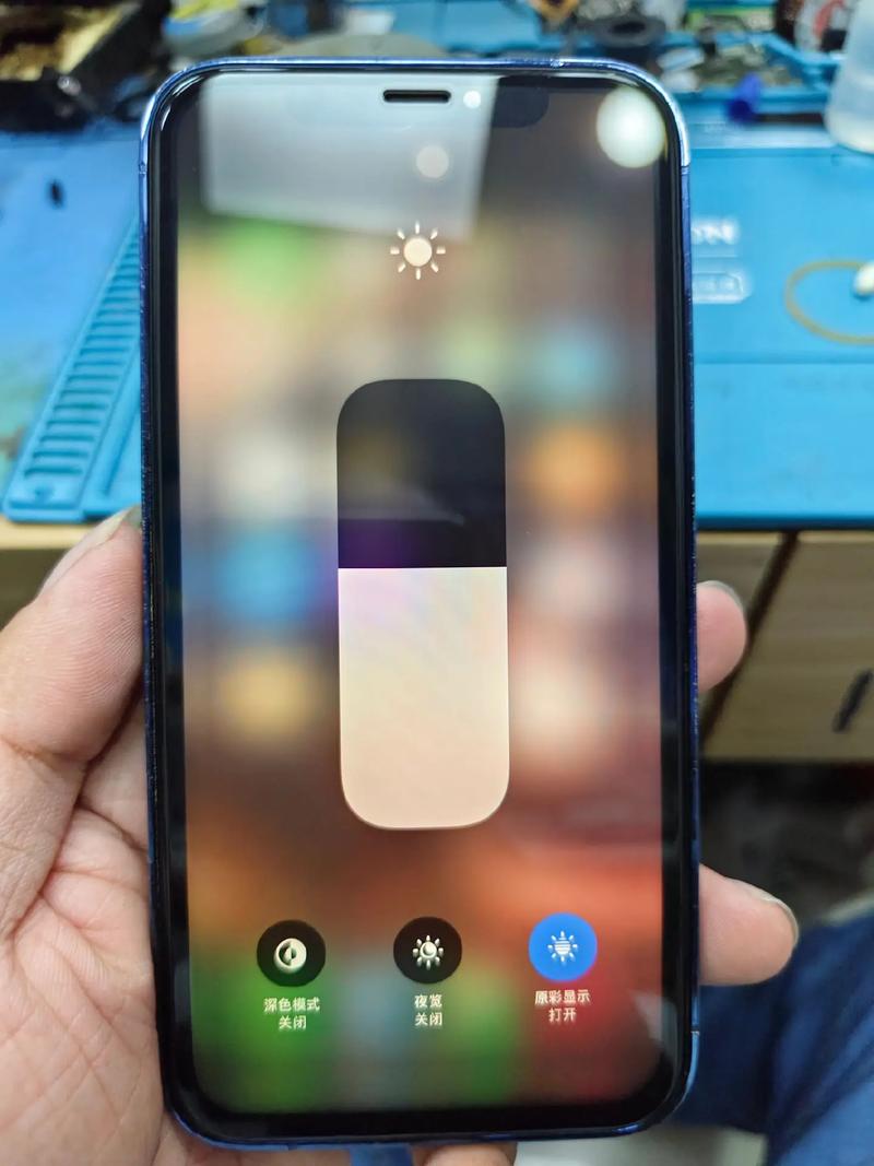 苹果手机不贴膜屏幕容易花吗