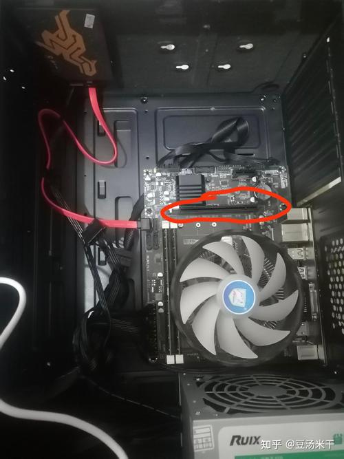 台式电脑集成显卡在哪个位置