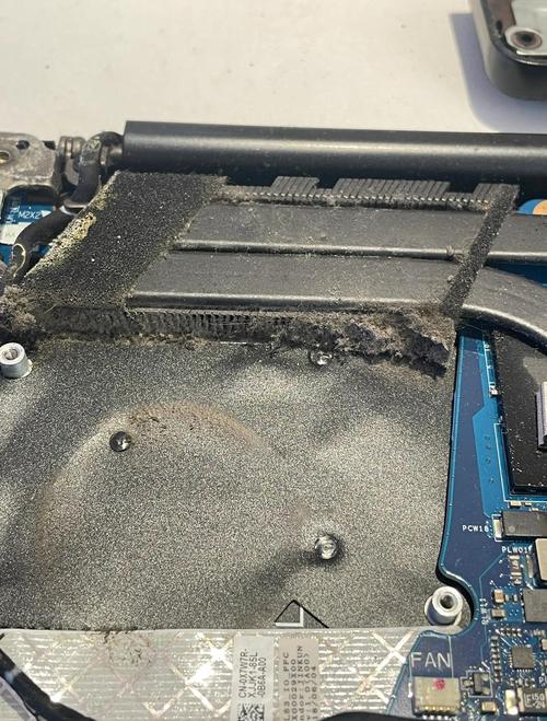 笔记本电脑多久清理一次灰尘