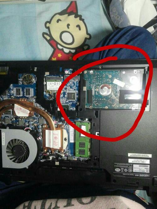 笔记本电脑硬盘在哪个位置