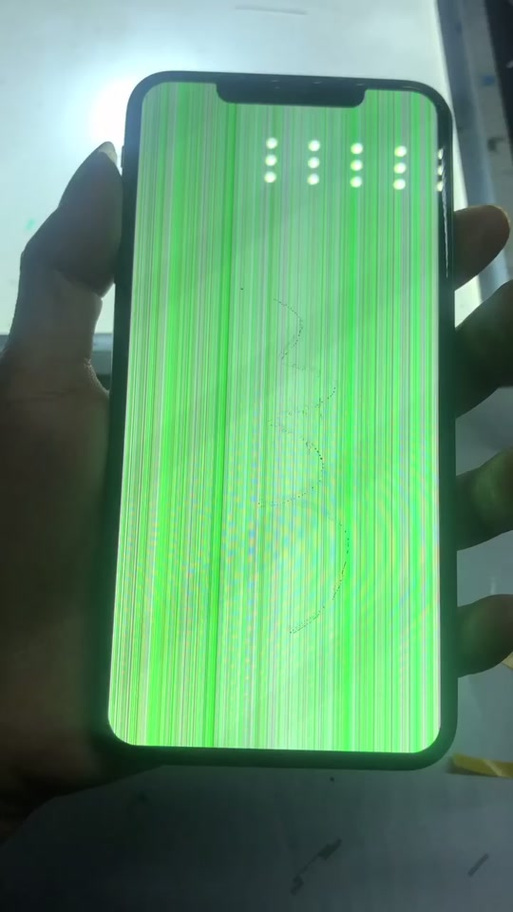 苹果手机进水屏幕有水印