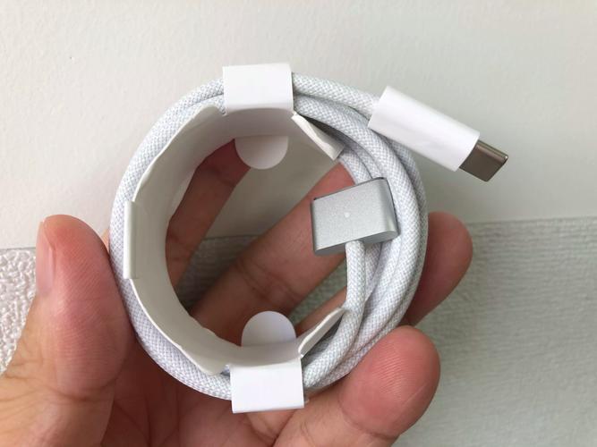 苹果笔记本充电器通用吗