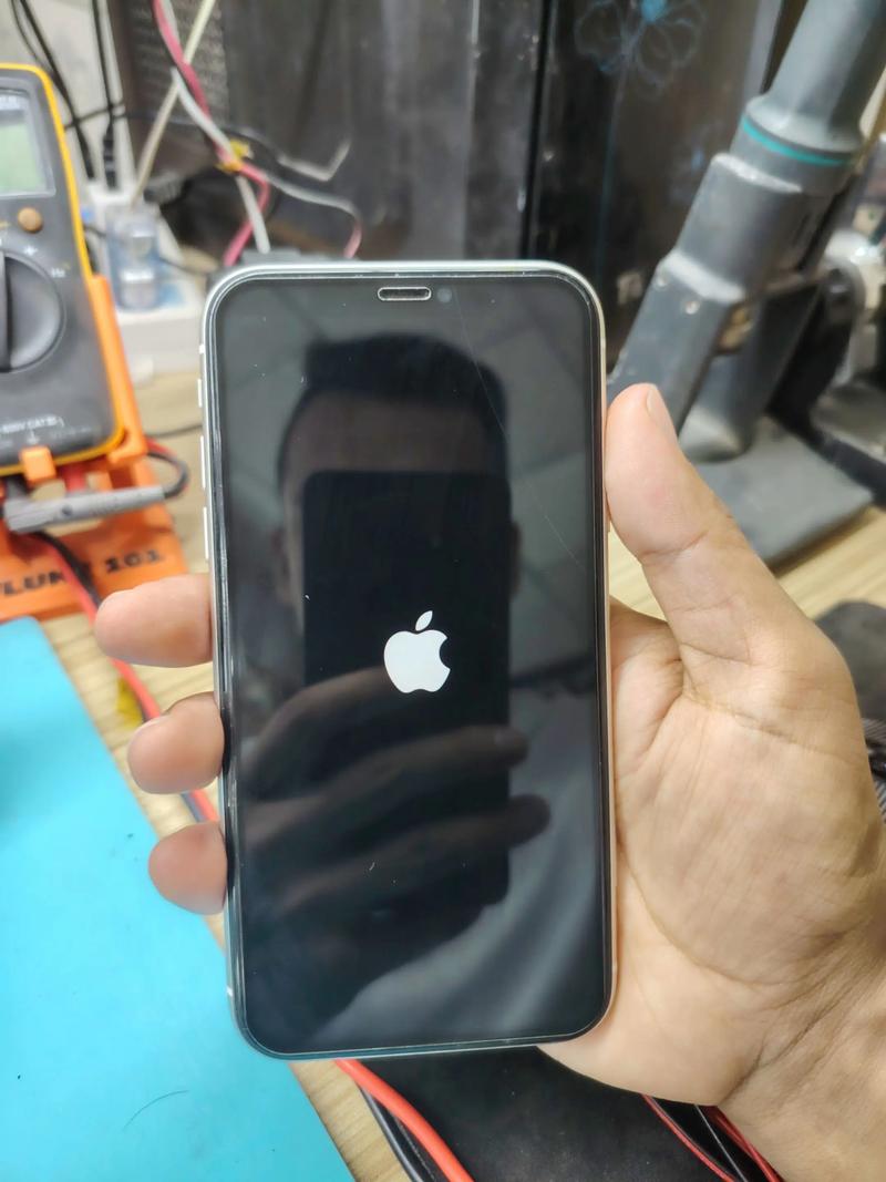 苹果手机自动关机打不开