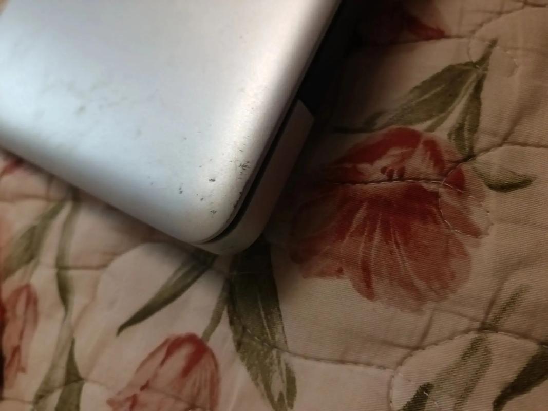 苹果笔记本换屏幕多少钱