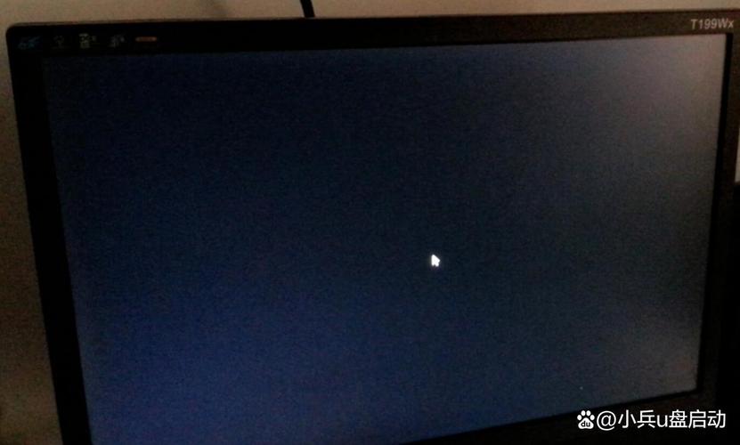 电脑显示器一闪一闪黑屏