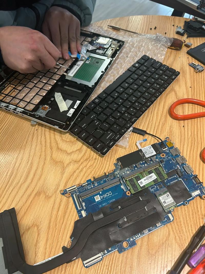 笔记本电脑键盘怎么拆卸