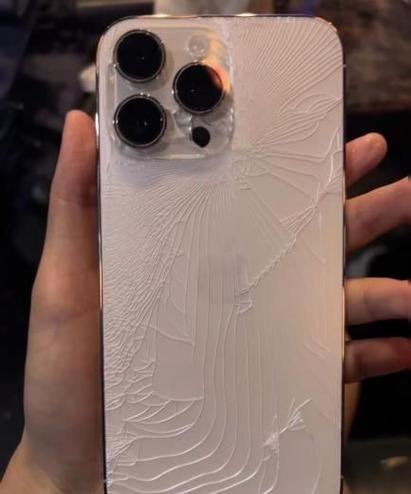 手机屏幕碎了修多少钱