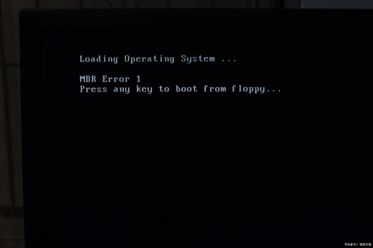 电脑开机黑屏有英文字母